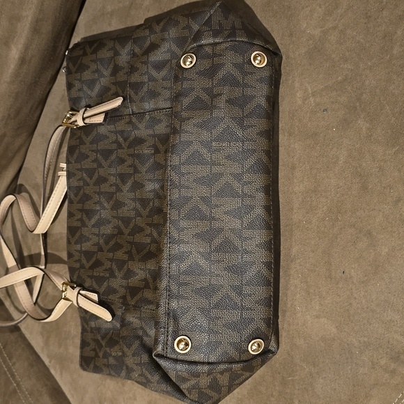 Michael Kors Bag - Picture 4 of 7